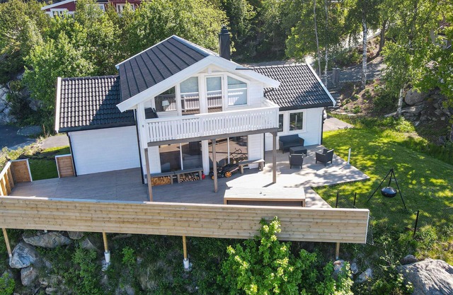 4 bedroom cozy home in Lindesnes