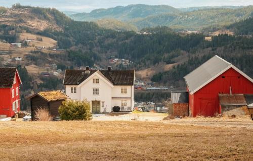 4 Bedroom Cozy Home In Svorkmo