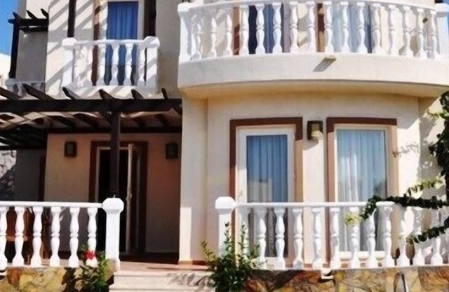 4 BEDROOM DETACHED WITH PRIVATE POOL VILLA