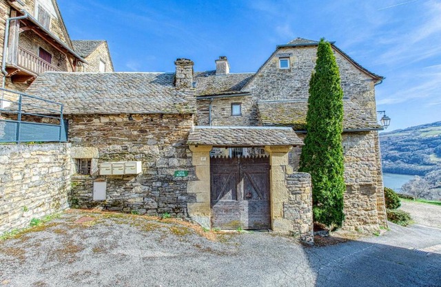 4 Bedroom Stunning Home In Castelnau D Mandailles