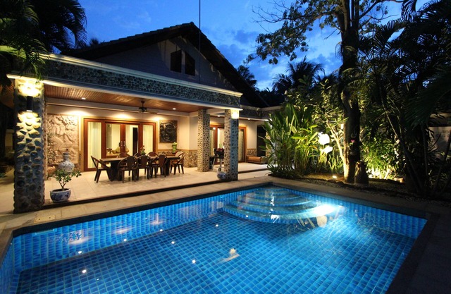 4 BEDROOM GARDEN VILLA NEAR BEACH