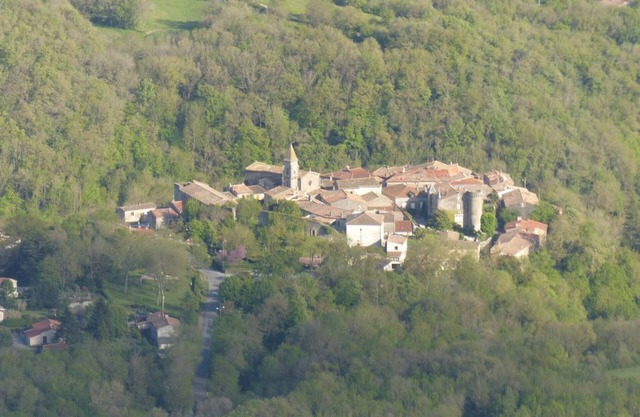 4 bedroom house + terrace in the middle of a forest near Saint Ferreol lake