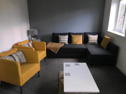 4 Bedroom Home Tameside Grt Manchester Sleeps 7