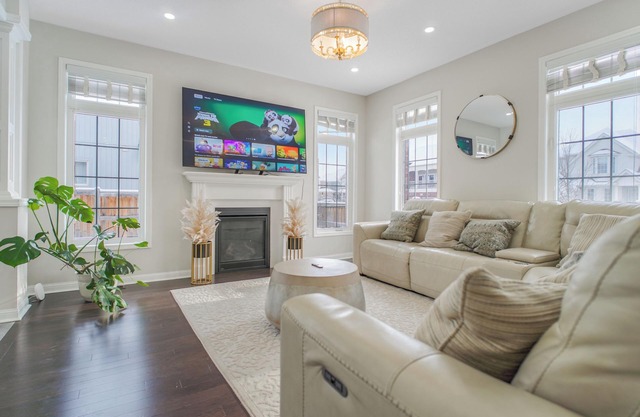 4-bedroom house in charming Haydon with fitness room, WiFi, AC