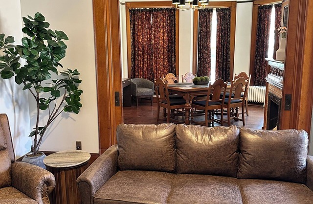 4-bedroom house in historic downtown Xenia w/WiFi, AC. Book your stay now!