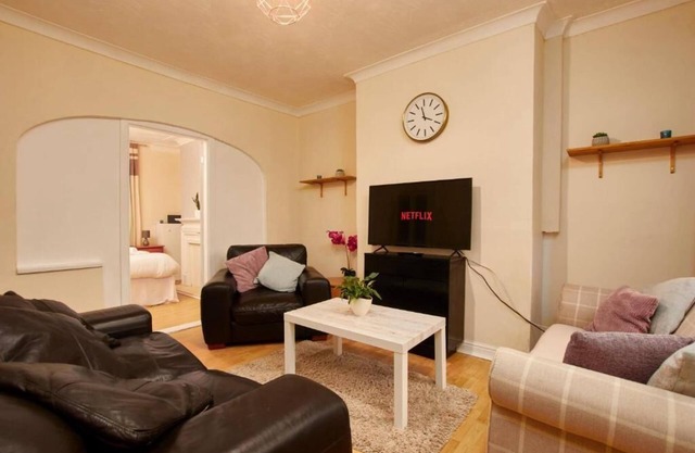4 Bedroom Kingston House