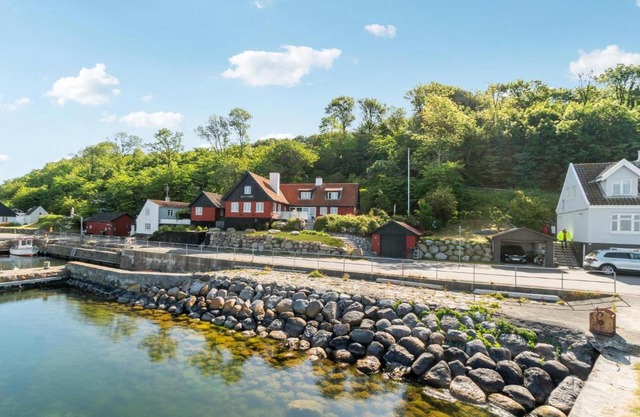 4 Bedroom Nice Home In Hasle