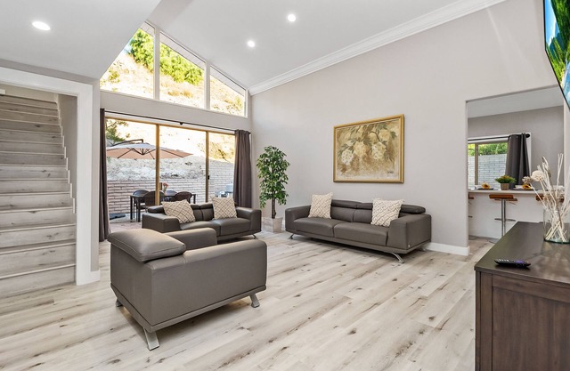 4-Bedroom Private House with Heated Pool & Spa
