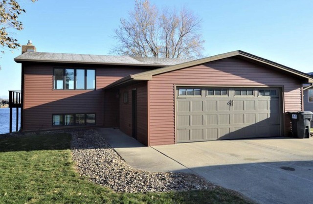 4 bedroom Richmond lake house getaway