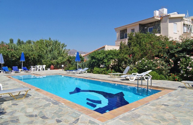 4-bedroom Skoutelonas Villa with private pool