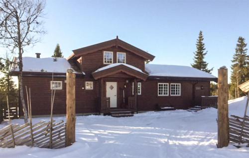 4 Bedroom Stunning Home In Sjusjøen
