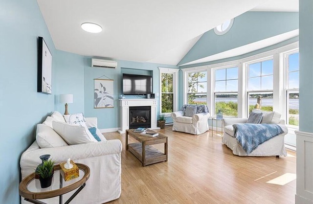 4-bedroom townhome in delightful Cocagne