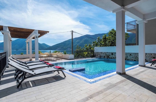 4-bedroom villa in wonderful Strp, Kotor with WiFi, fitness room