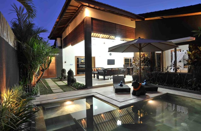 4 Bedroom villa w/Breakfast, Seminyak