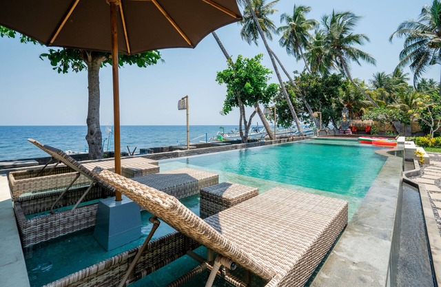 4 Bedroom Villa with private pool n