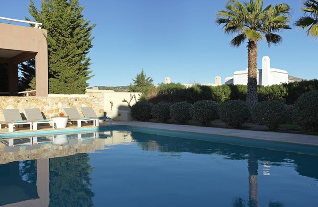 4 Bedroom Villa with Sea View Private Hot Tub and Pool access