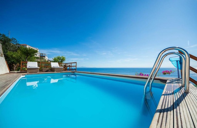 4 bedrooms villa with sea view private pool and jacuzzi at Maiori