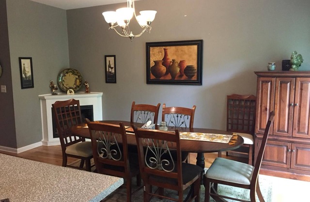 4 BR Cozy Home near UVA, Downtown & Wineries