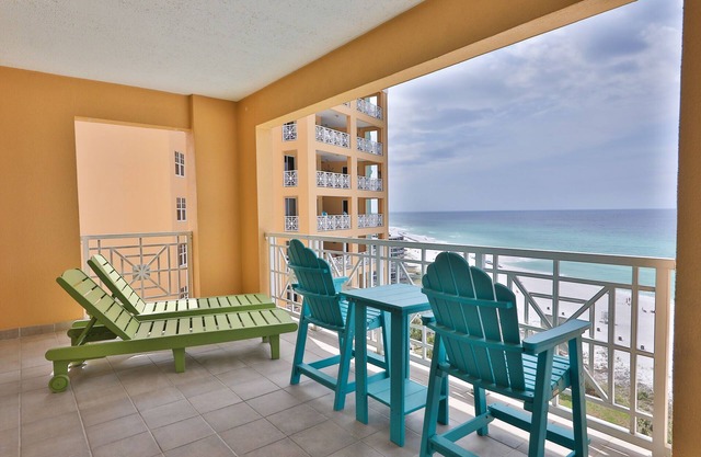 4 BR En Soleil Directly on Gulf, Beautiful unit on the 11th floor!