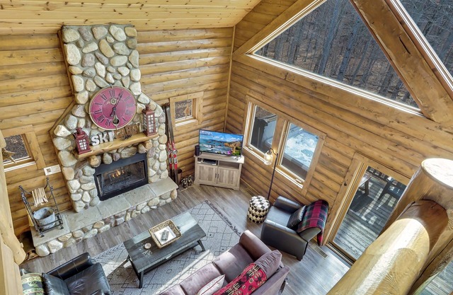 4 BR Mountain Cabin | Private Hot Tub | Ski-In/Ski-Out | Sleeps 14 Guests