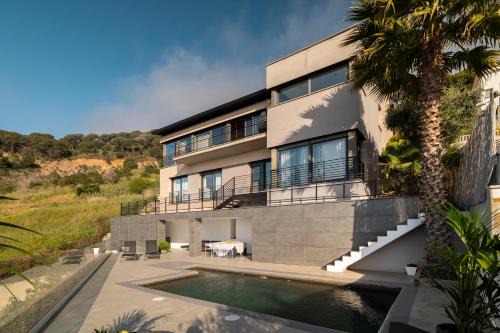 4 BR vila 25 minutes to Barcelona Fantastic sea views pool