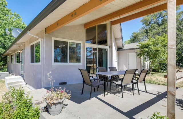 4 Mi to Folsom Lake: Modern Home w/Patio!