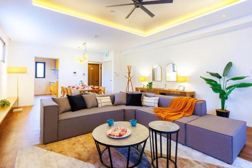 4 minutes by car to American Village Free parking included Accommodates up to 16 people Spacious house tocoa