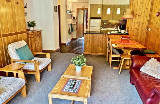 4 person apartment in central location