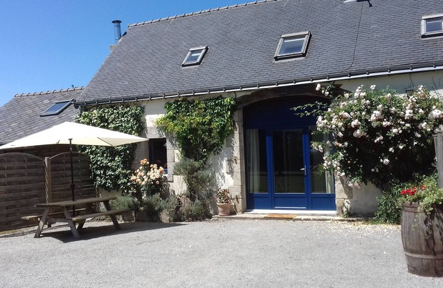 4-person gîte in farmhouse - heated indoor swimming pool