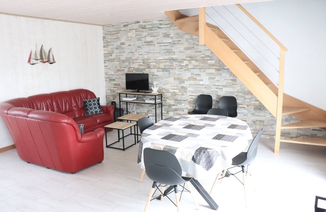 4-person house, in the heart of the quiet, typical village of Le Vieil, near the beach