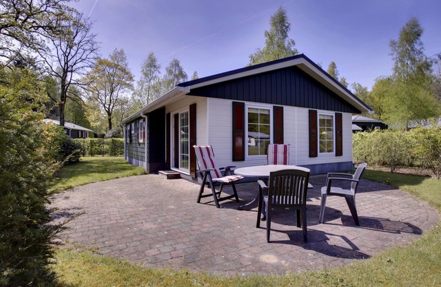 4-persoons bos by Interhome