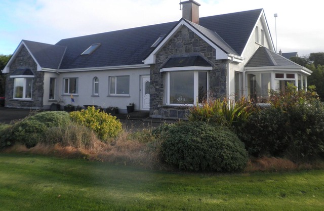 4* Quality home with spectacular views of Galway Bay and Burren hills