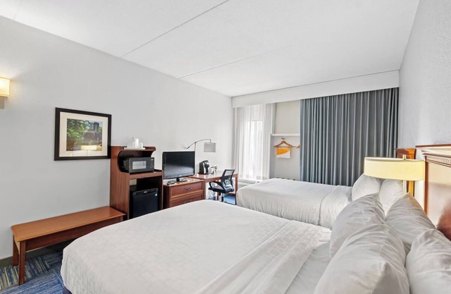 4 Rooms with Free Continental Breakfast and Pool Near Hiking at Lehigh Parkway