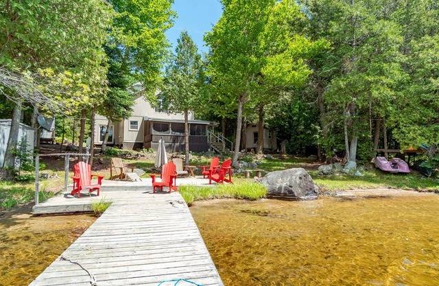 4 season ★ Muskoka Cottage ~ Beach ~ 5 Beds ~ Arrowhead~ North of Hunstville