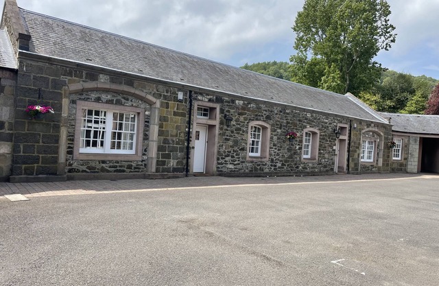 4 star accommodation offering a rural retreat 2 miles from Perth. Pets Welcome