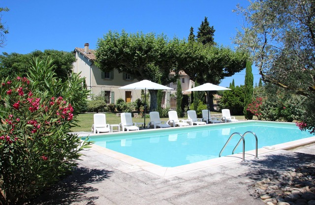 4-star vacation rental at Mas des Cyprès in Saint-Andiol