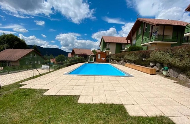 4 stars - Beautiful lake view - 300m from the lake and downtown - Outdoor swimming pool