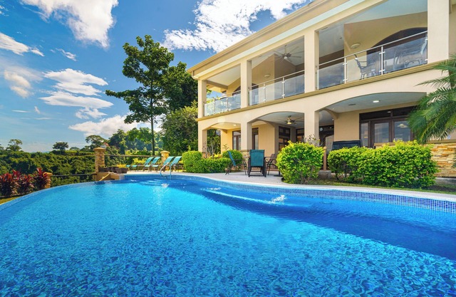 4 suites. Luxury. Private. Pool. Beachclub-Gated