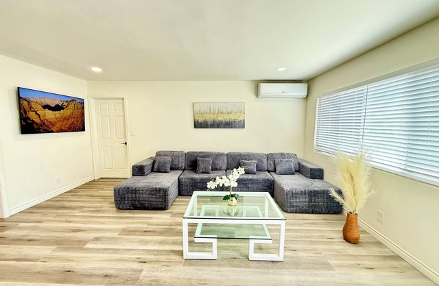 40% OFF Upland 2 Master Beds W/Yard - Close To Airport, Hospitals & Colleges
