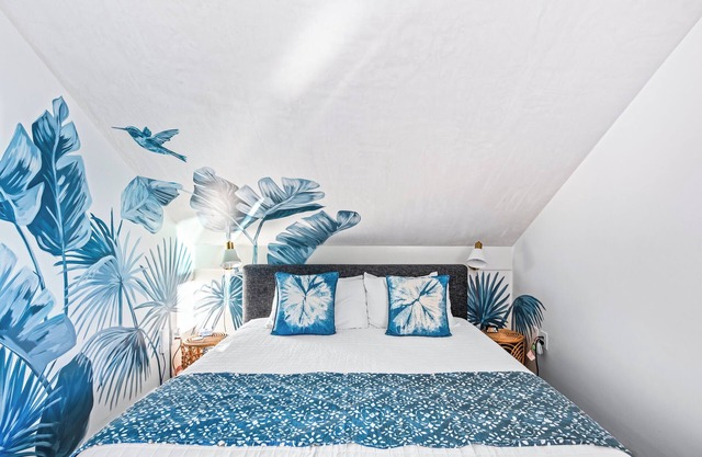403 Rosemary Beach Inn - Includes Beach Chairs & Complimentary Breakfast + Access to 4 Pools