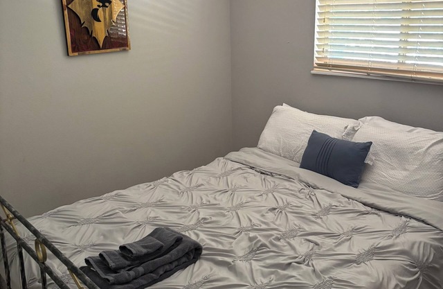 420- Dog friendly 2 bedroom apartment in the heart of Crestone