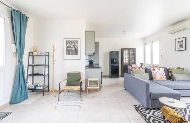 44 m2 air-conditioned apartment with terrace not overlooked