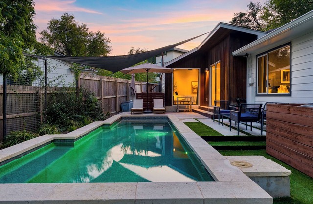 4BDR House w/Pool & Guest House in Central Austin