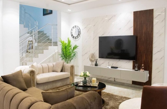 4Bedroom Townhouse with modern furnishing
