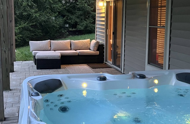 4BR Camelback House/Hot Tub/9 Beds/Fin BaseGame RmGarage/Firepit
