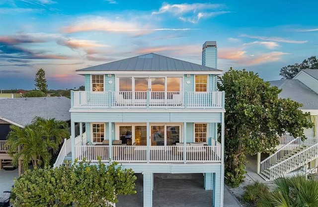 ☀️4BR Walks On The Shore - STUNNING Beachfront Home with Private Guest House☀️