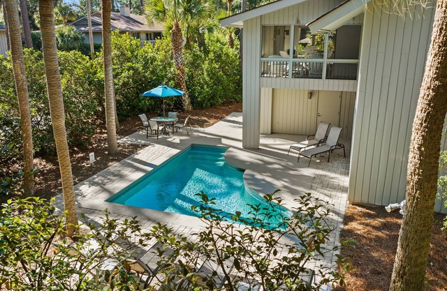 4th Row Beach House ~ Private Pool & Screened Porch ~ 10 Oyster Catcher Rd