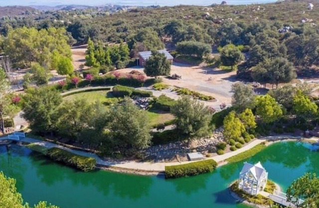 5 Acre estate beautiful pond & romantic location.