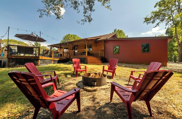 5 acre Paradise-Shawnee Wine Trail, Pool, Pond, Firepit, Pet Friendly