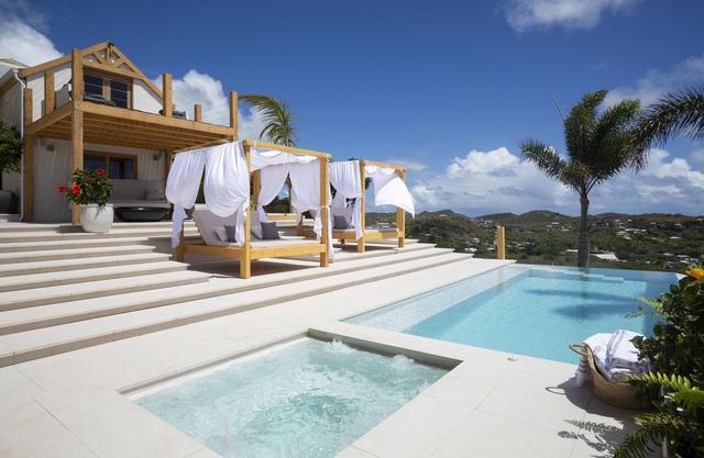 5 Bed, 5 Br, Gym, Pool, UV Sauna, Hot Tub, VIEWS! Close to Marinas
